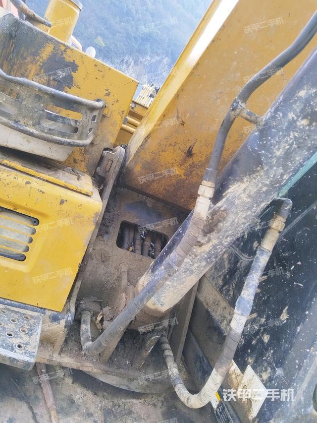 大臂根部?斜（工作和回轉(zhuǎn)裝置）