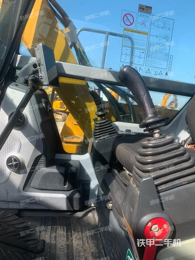 驾驶室整体（整机外观）