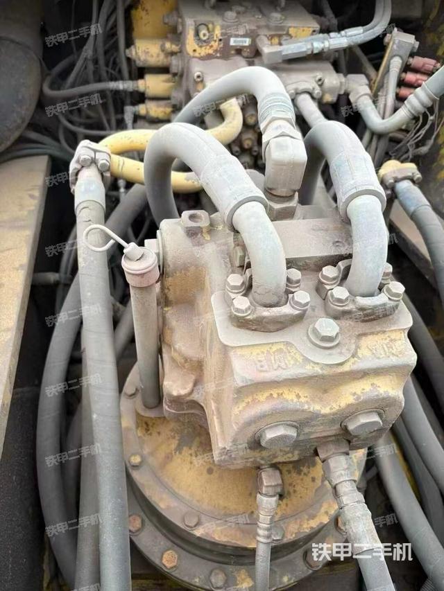 回转马达和主控阀（整机外观）