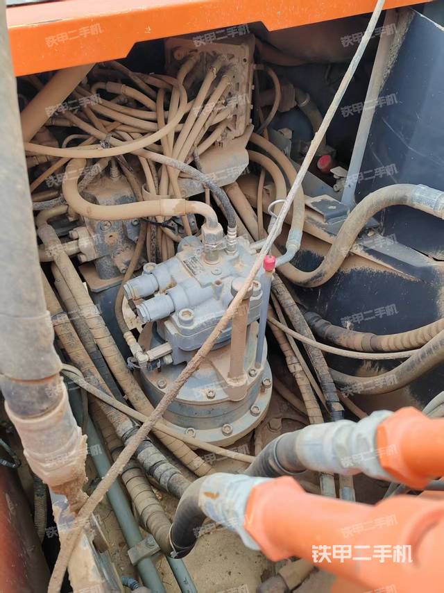 回轉(zhuǎn)馬達和主控閥（整機外觀）