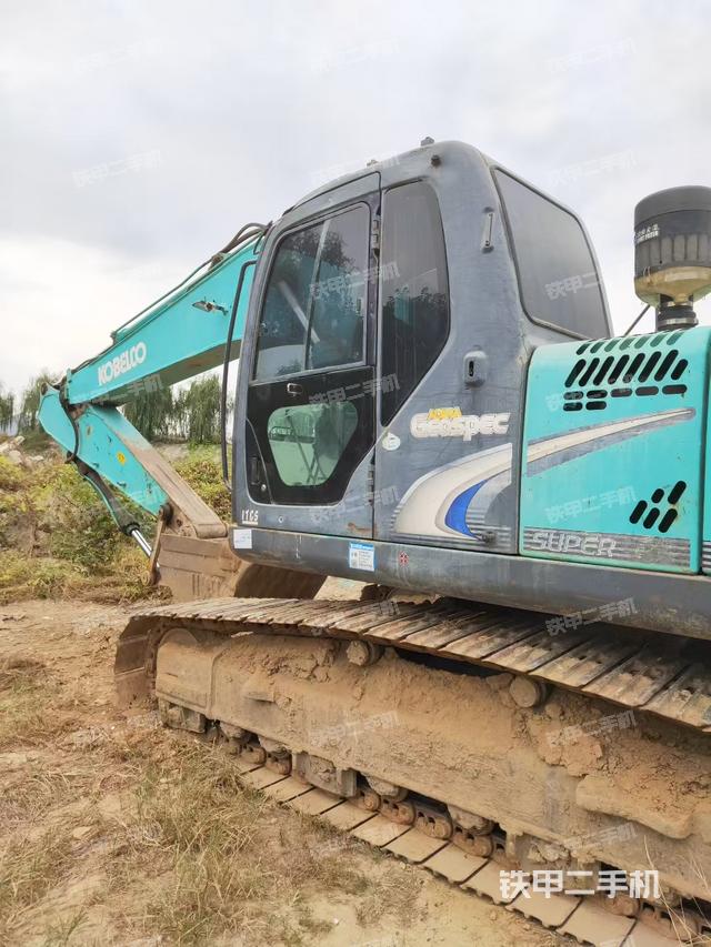 驾驶室顶部（整机外观）