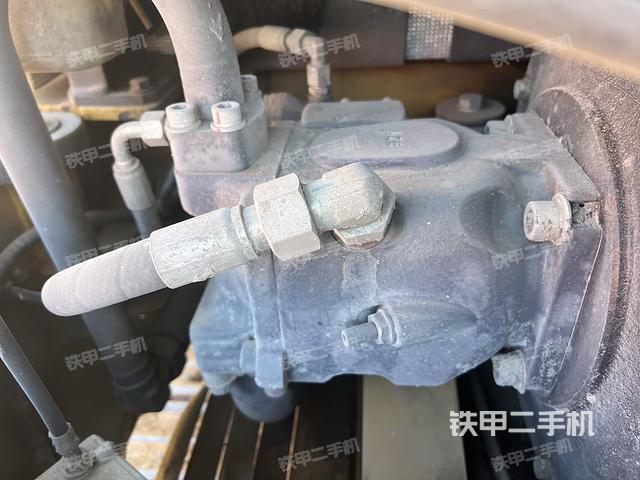 液壓泵艙室正面整體（整機(jī)外觀）