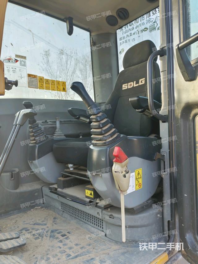 后窗玻璃角标（驾驶室部分）