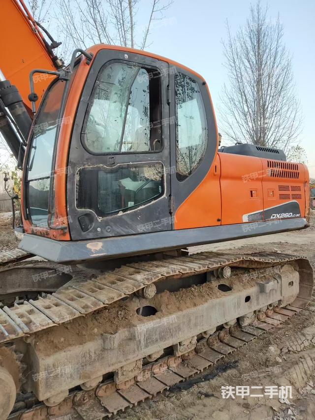 驾驶室顶部（整机外观）