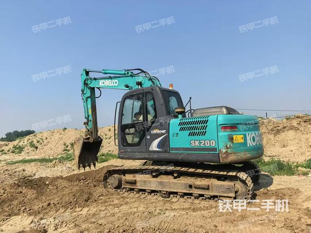 駕駛室頂部（整機外觀）