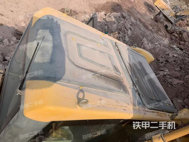 驾驶室顶部（整机外观）