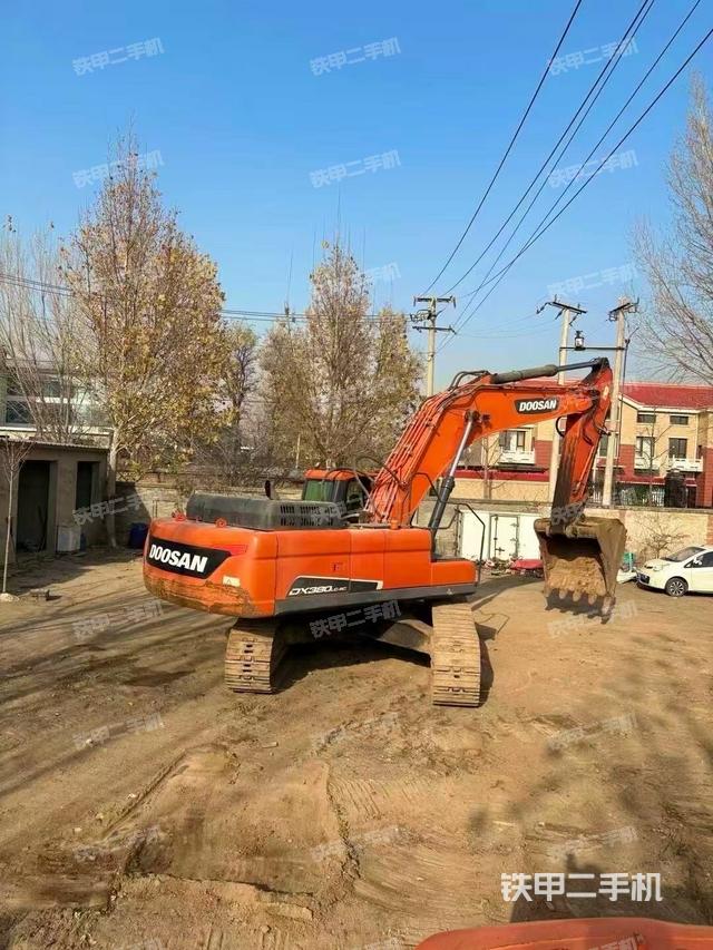 驾驶室顶部（整机外观）