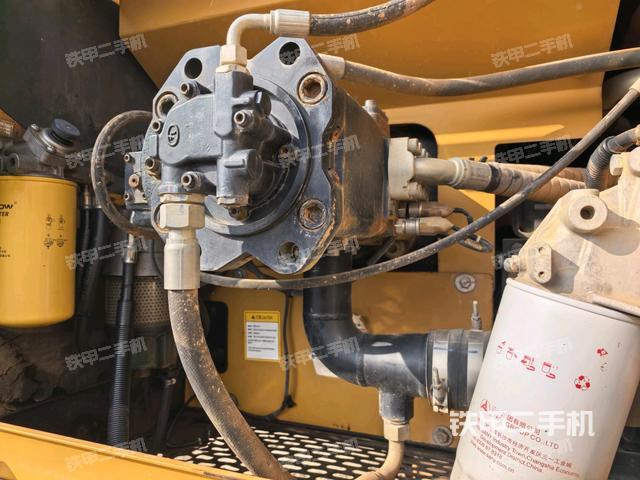 液壓泵艙室正面整體（整機(jī)外觀）