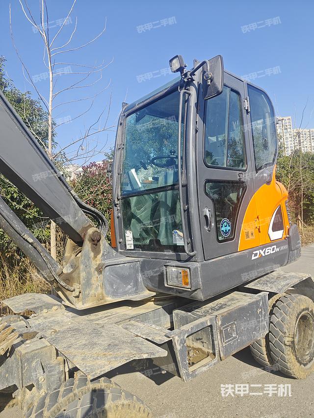 驾驶室顶部（整机外观）