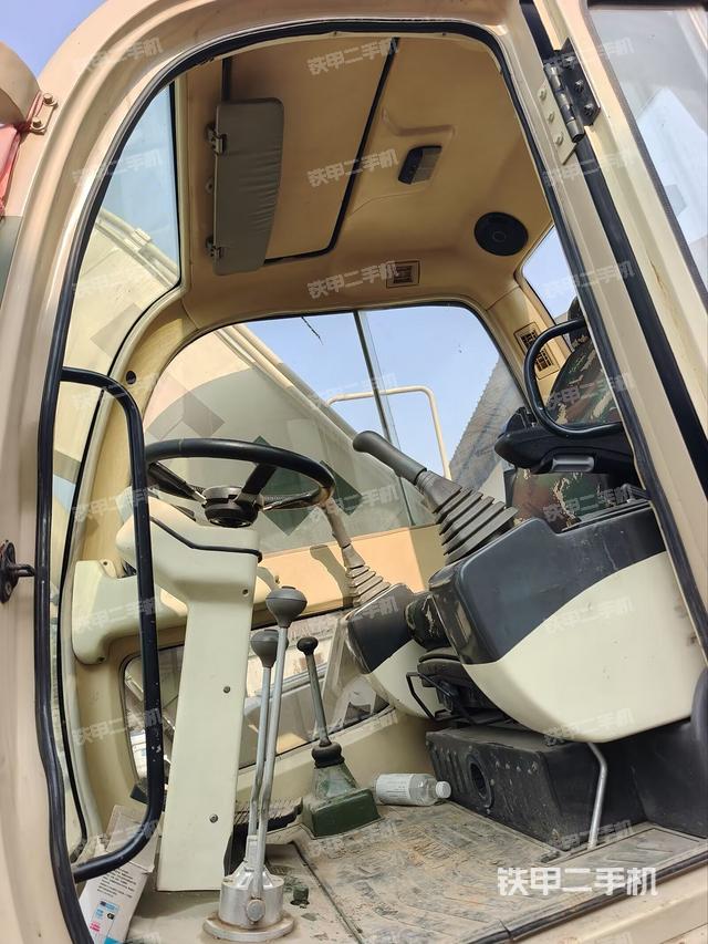 驾驶室整体（整机外观）