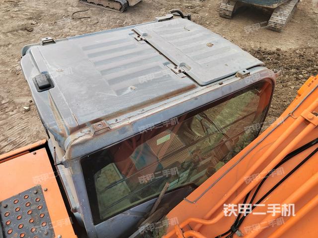 驾驶室顶部（整机外观）