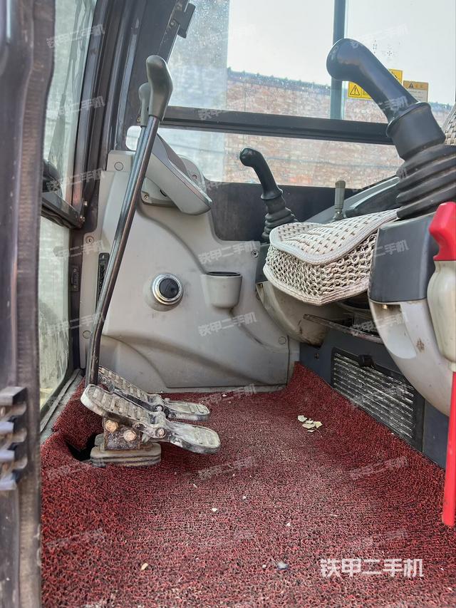 駕駛室頂部（整機(jī)外觀）