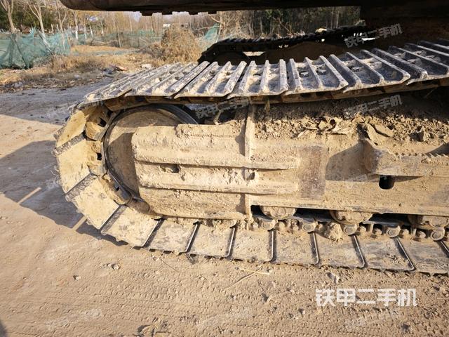 左驅(qū)動輪（行走機構(gòu)）