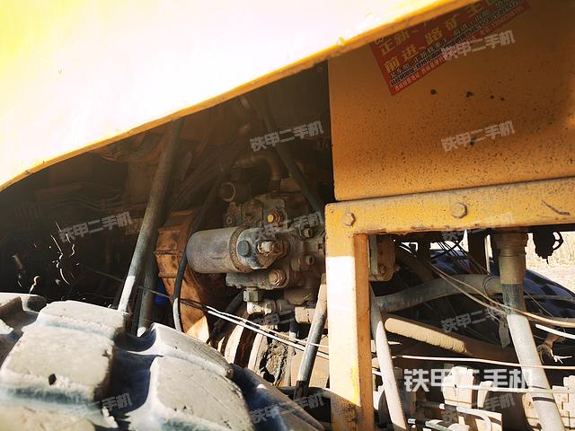 駕駛室操作臺(tái)（設(shè)備外觀及核心部件）