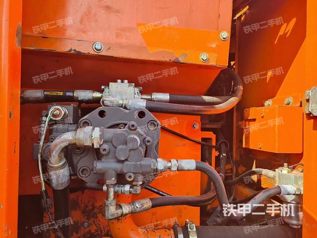 液壓泵艙室正面整體（整機(jī)外觀）