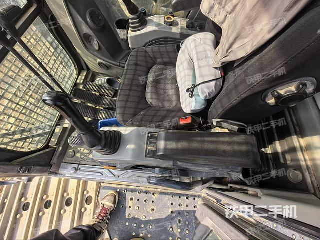 座椅左侧控制台/音响/含左手柄（驾驶室部分）