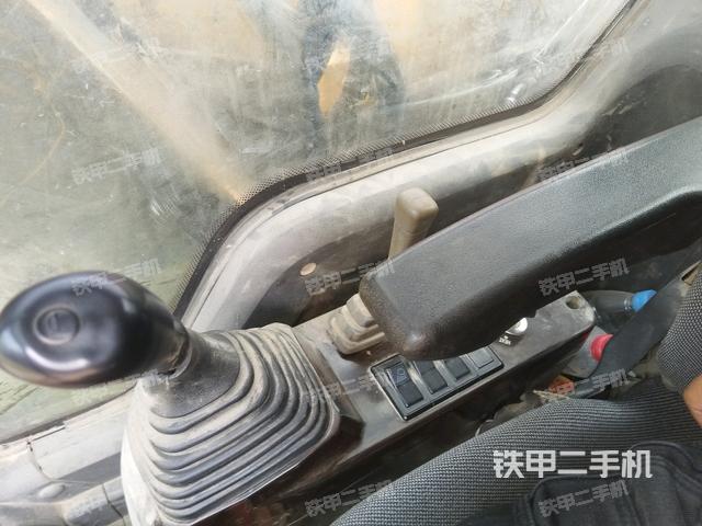 座椅右側(cè)控制臺(tái)/鑰匙門/油門/含右手柄（駕駛室部分）