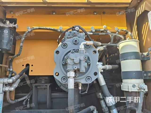 液壓泵艙室正面整體（整機(jī)外觀）