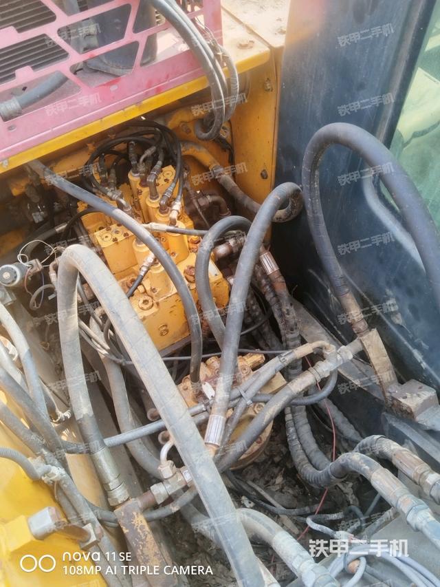 回转马达和主控阀（整机外观）