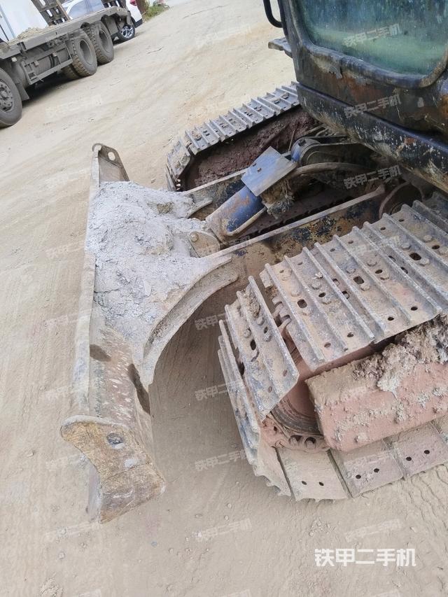 轉(zhuǎn)盤和下車架正前（工作和回轉(zhuǎn)裝置）