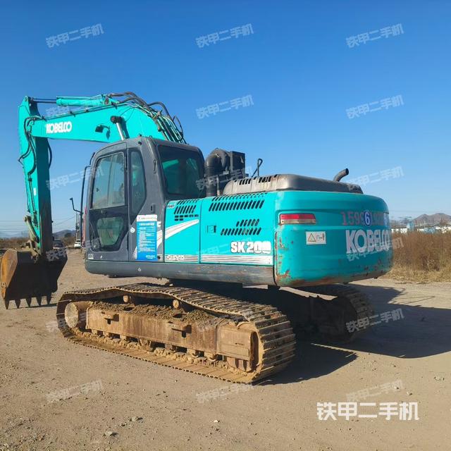 神钢SK200-8挖掘机