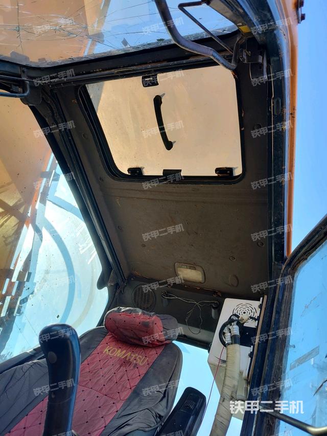 駕駛室頂部（整機外觀）