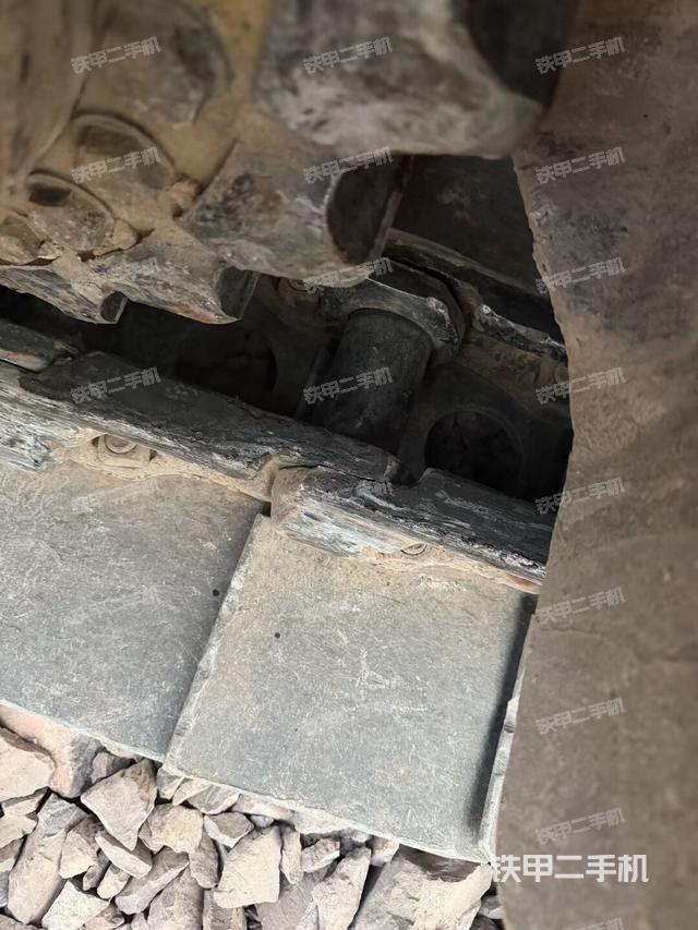 右驅(qū)動輪（行走機構(gòu)）