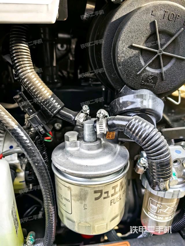 发动机室（上车部件）