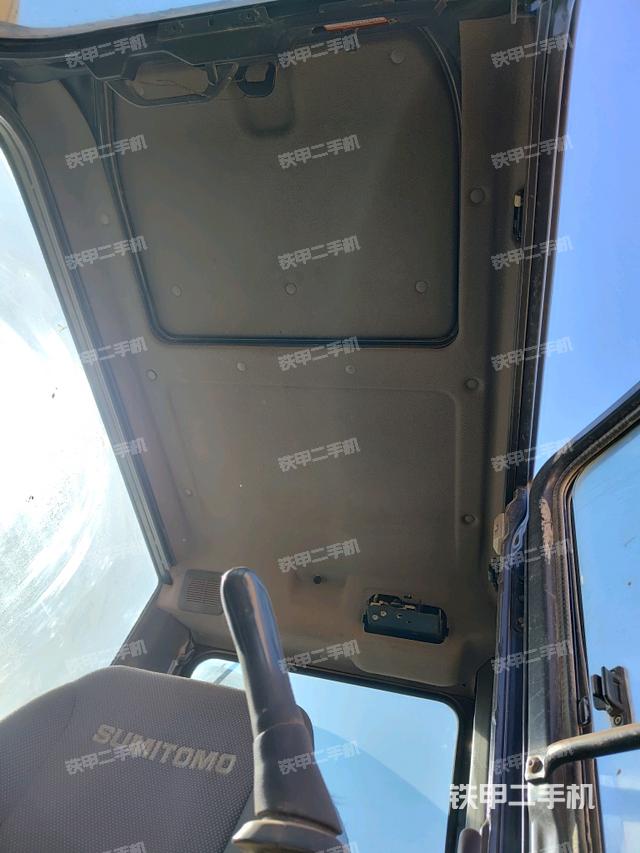 駕駛室頂部（整機外觀）