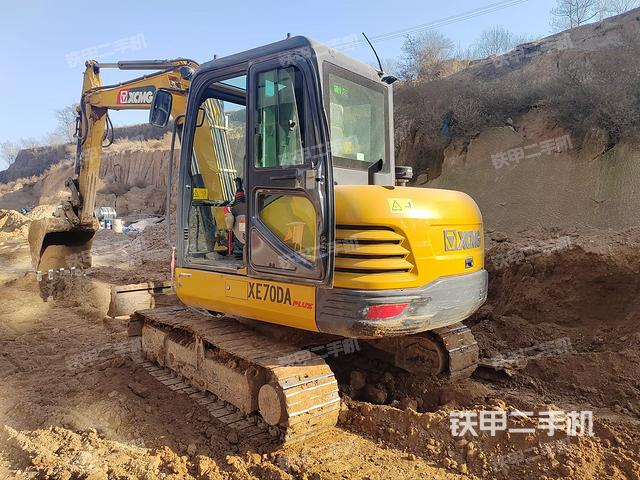 駕駛室整體（整機外觀）