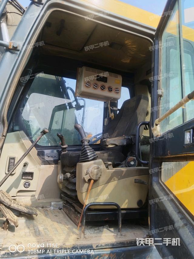 驾驶室整体（整机外观）