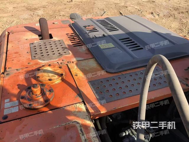 驾驶室顶部（整机外观）