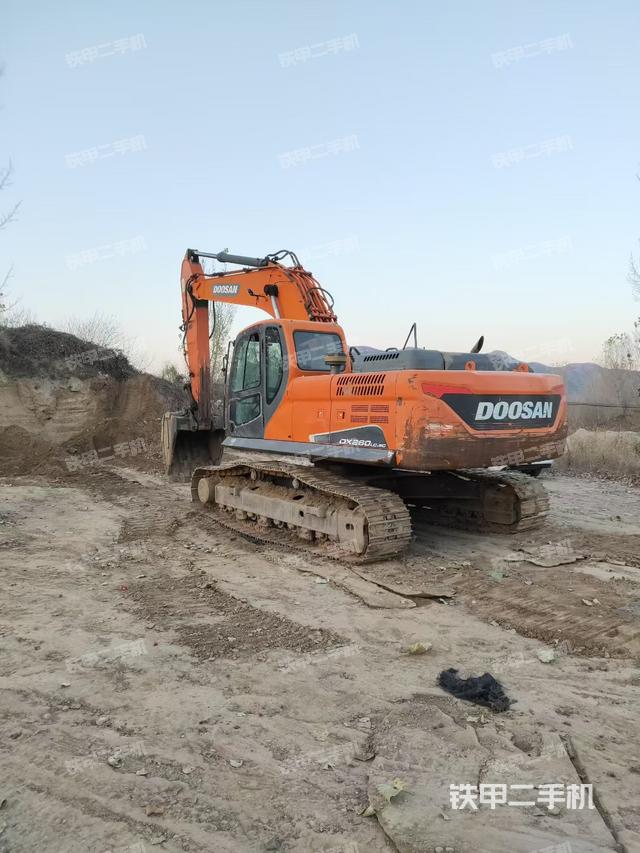 斗山DX260LC-9C挖掘机