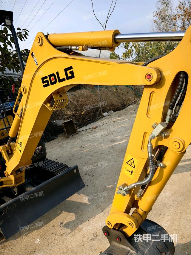 大臂整体 右侧（工作和回转装置）