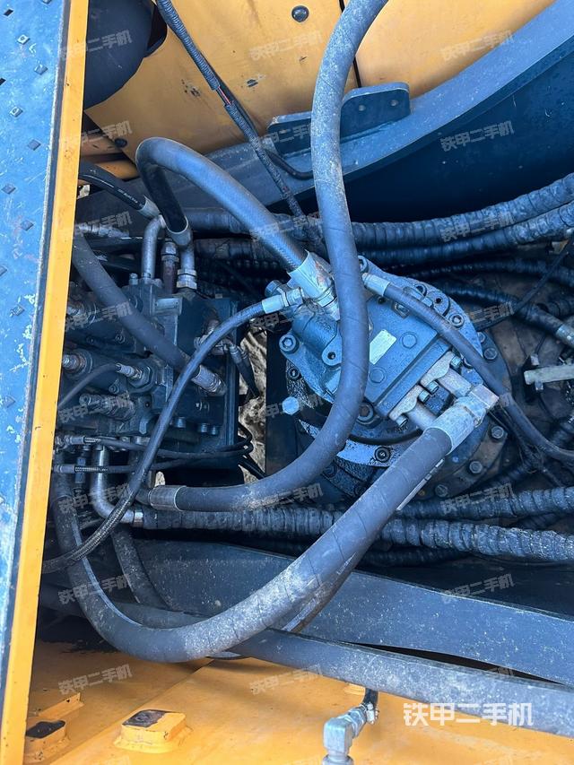 回轉(zhuǎn)馬達和主控閥（整機外觀）