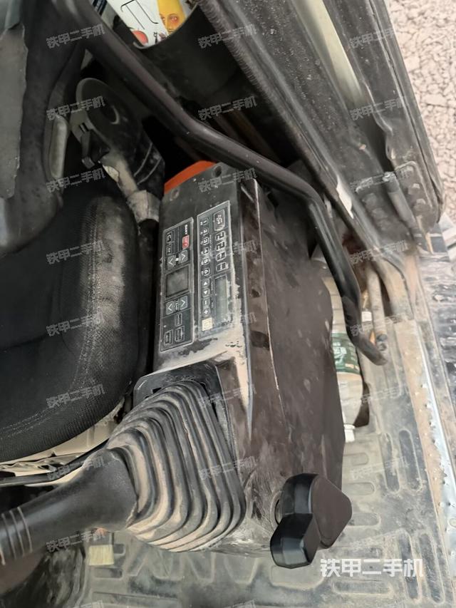 座椅左側(cè)控制臺/音響/含左手柄（駕駛室部分）