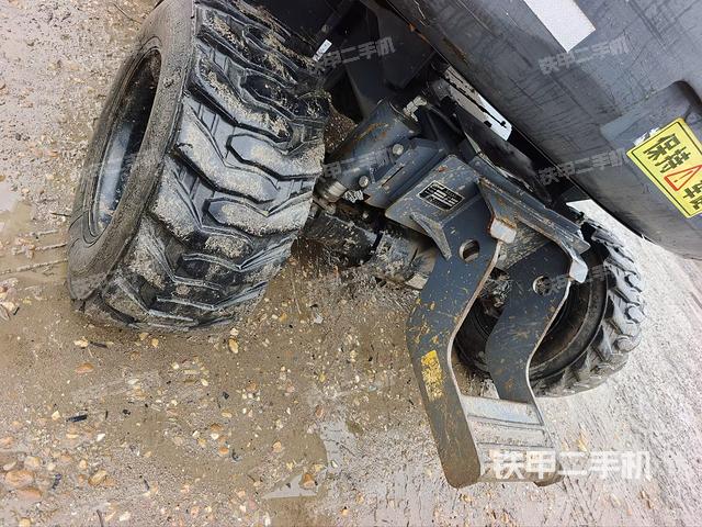 單側(cè)履帶整體（整機(jī)外觀）