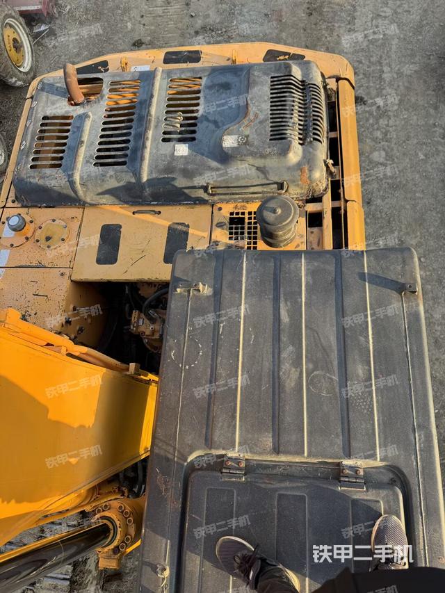 驾驶室顶部（整机外观）