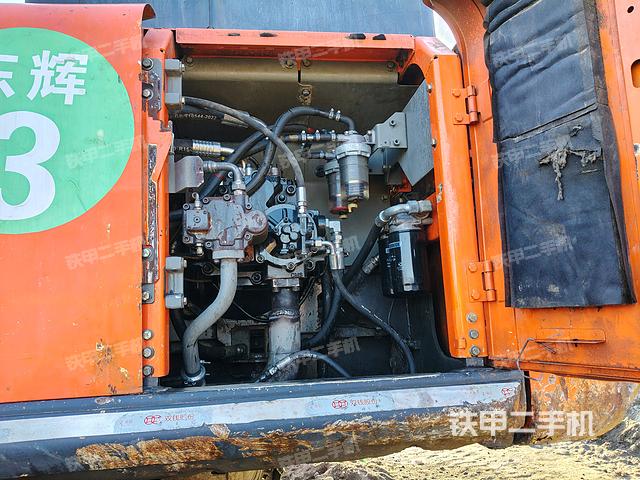 液压泵舱室正面整体（整机外观）