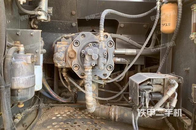 液壓泵艙室正面整體（整機(jī)外觀）