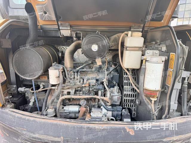 液壓泵艙室正面整體（整機(jī)外觀）