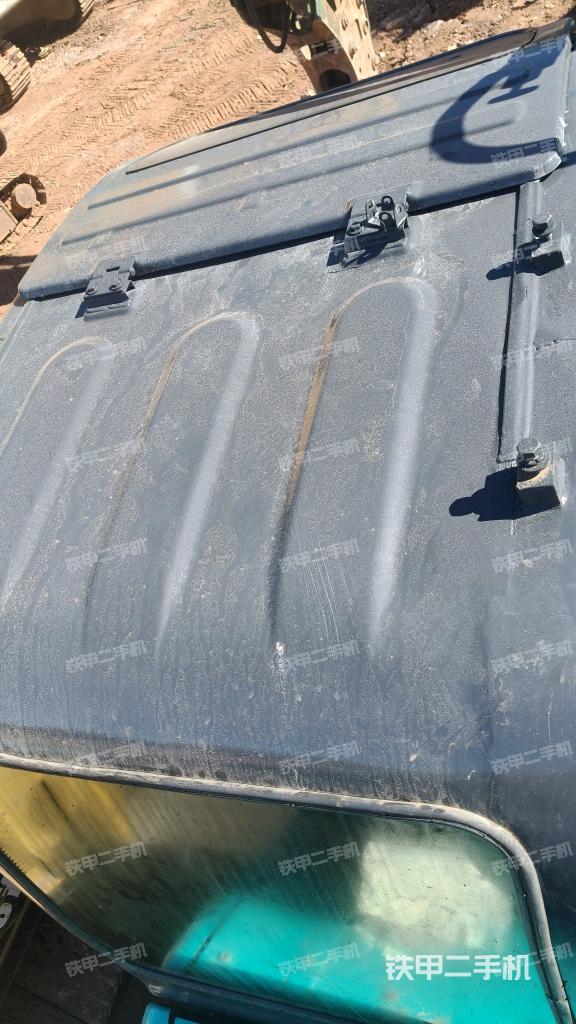 駕駛室頂部（整機外觀）