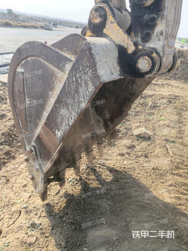 转盘和下车架正前（工作和回转装置）