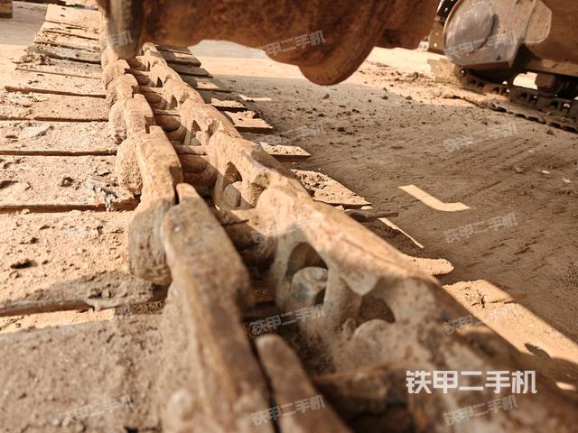 右側(cè)履帶整體?（行走機(jī)構(gòu)）