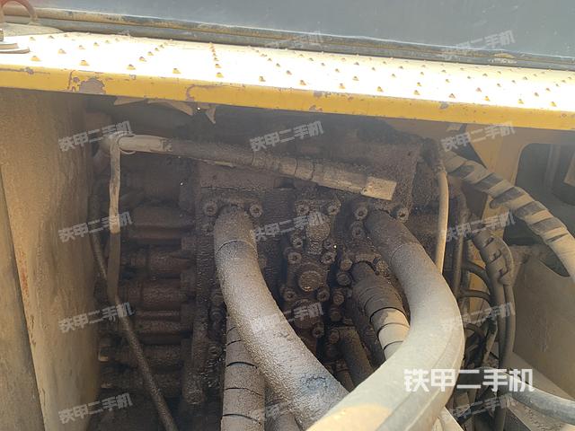 回转马达和主控阀（整机外观）