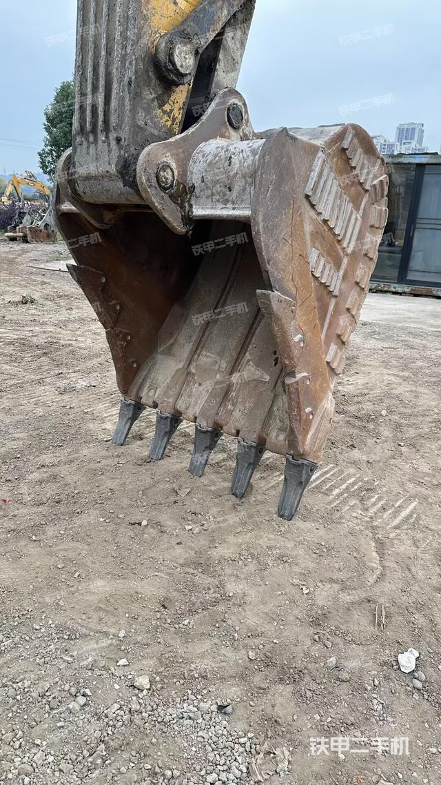 小臂整体左后（工作和回转装置）