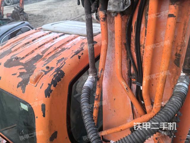 驾驶室顶部（整机外观）