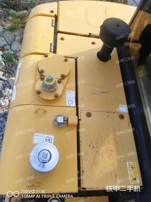 回转马达和主控阀（整机外观）