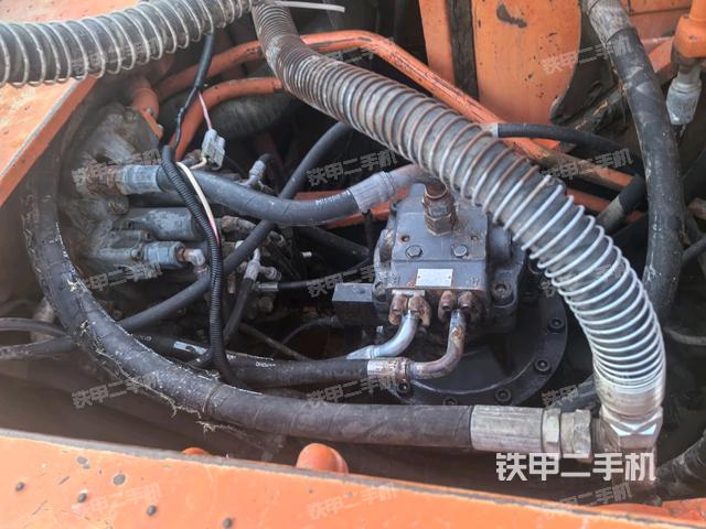 回转马达和主控阀（整机外观）