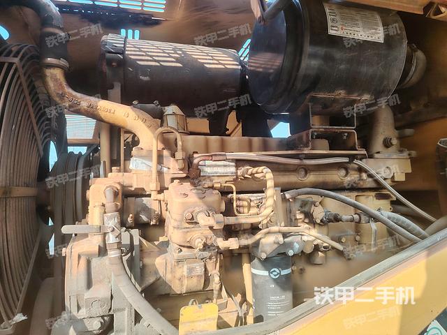 发动机右侧（整机外观及大件）